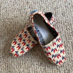 Donkey, Democrat Toms, election shoes size 6.5